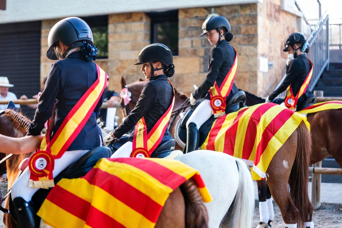 FCHipica's tweet photo. Catalunya aconsegueix onze medalles al Campionat Espanya Ponis DC
https://t.co/zOGiFGjy2y https://t.co/41QxfmZgvv