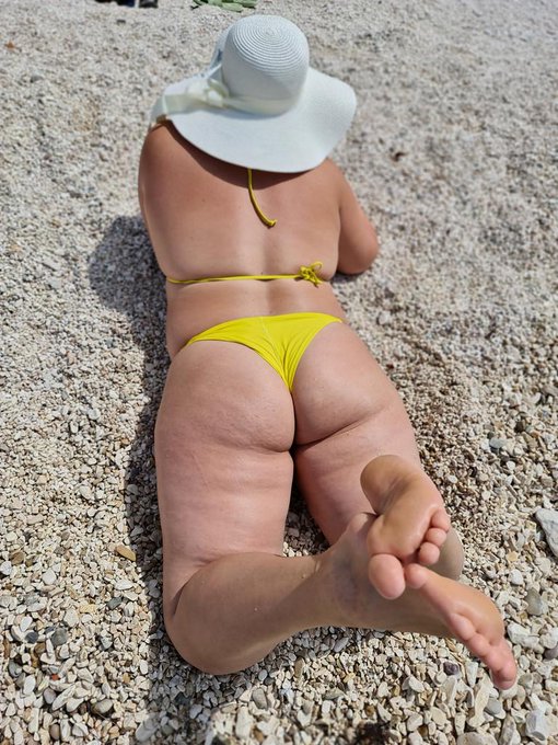 Would you put sunblock on me? https://t.co/pTjphmAJ6t