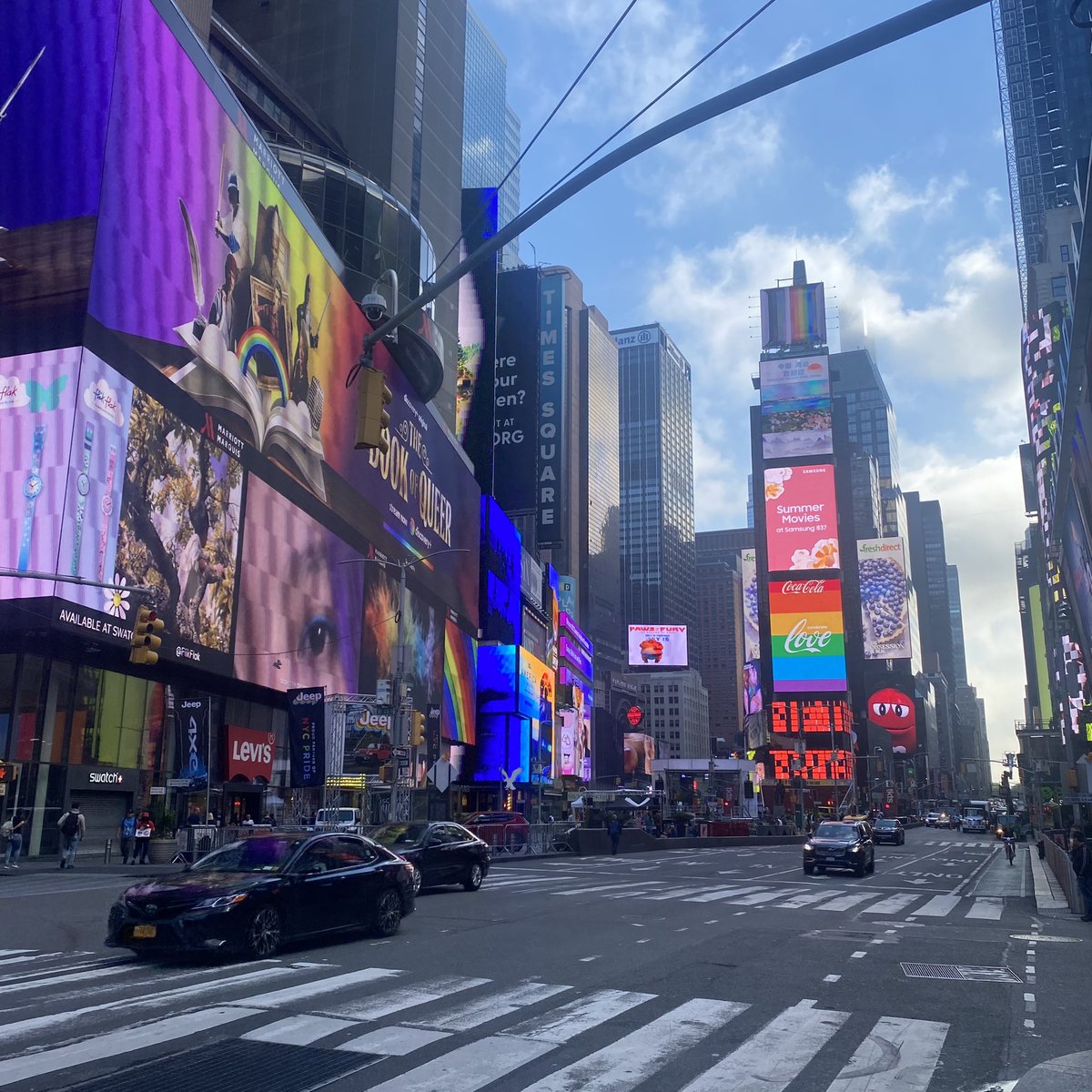 EpicWizardsNFT's tweet photo. N F T   N Y C  

We visited more than 10 different NFT events this week.
- took notes &amp; made friends
- EW will be in NYC next year https://t.co/UObTJzKviX