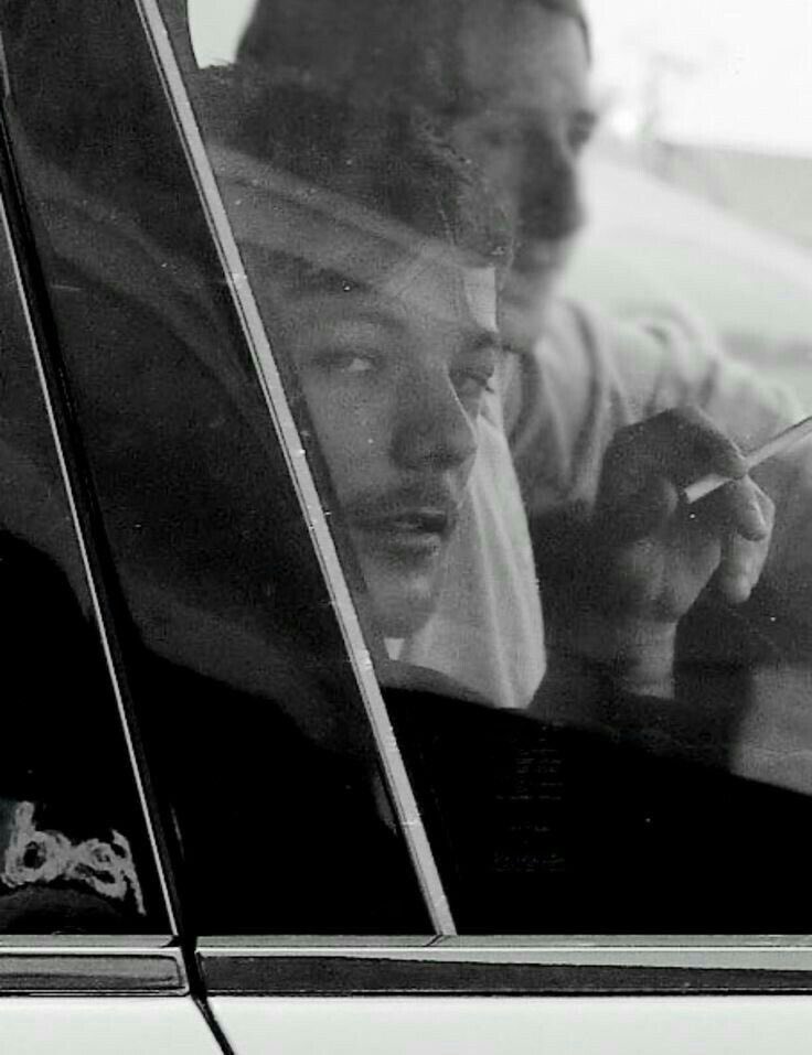 sabrinmrs's tweet image. ele foi esculpido 
#WALLSBILLION 
#STREAMWALLS