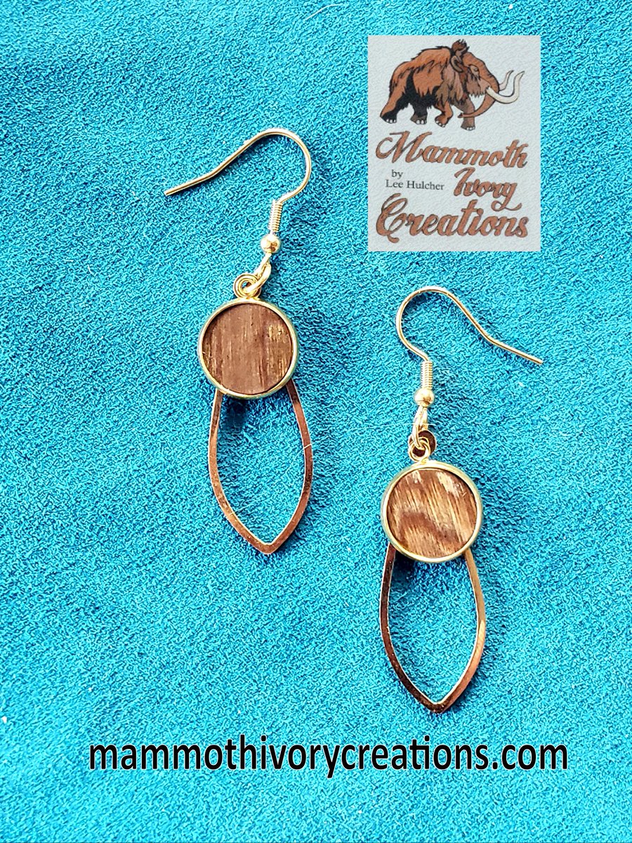 Check out these Teardrop Mammoth Ivory Earrings. Crafted from 30,000 year old Fossil Mammoth Ivory found in Alaska. mammothivorycreations.com/collections/ma…
<a href="/Alaskan_Ivory/">Lee True Hulcher</a> #mammothivory #mammothjewelry #bhfyp #teardropearrings #teardrop #earrings #ivory #mammoth #jewelry #mammothivorycreations