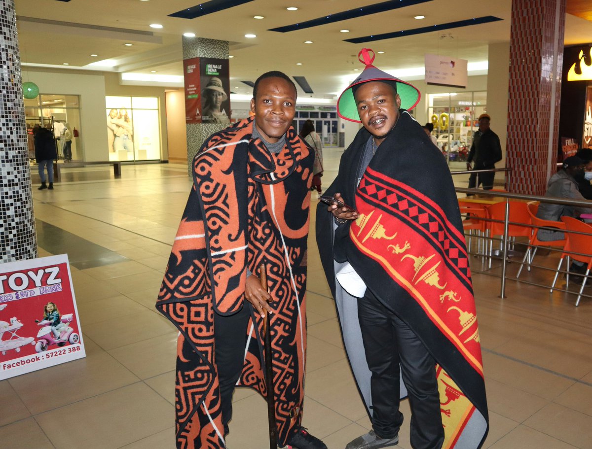 RantsatsiMokeki's tweet photo. What an amazing Launch of the Young Basotho Designers Collection. That amazing moment of taking a picture with my brother @material_dondada 🇱🇸 📸❤
#arandablankets #ybdc #youngbasothodesigners #africanblankets #basothoculture
#madeinsouthafrica #basothoblankets #madeinafrica https://t.co/oGQUfVZfj7