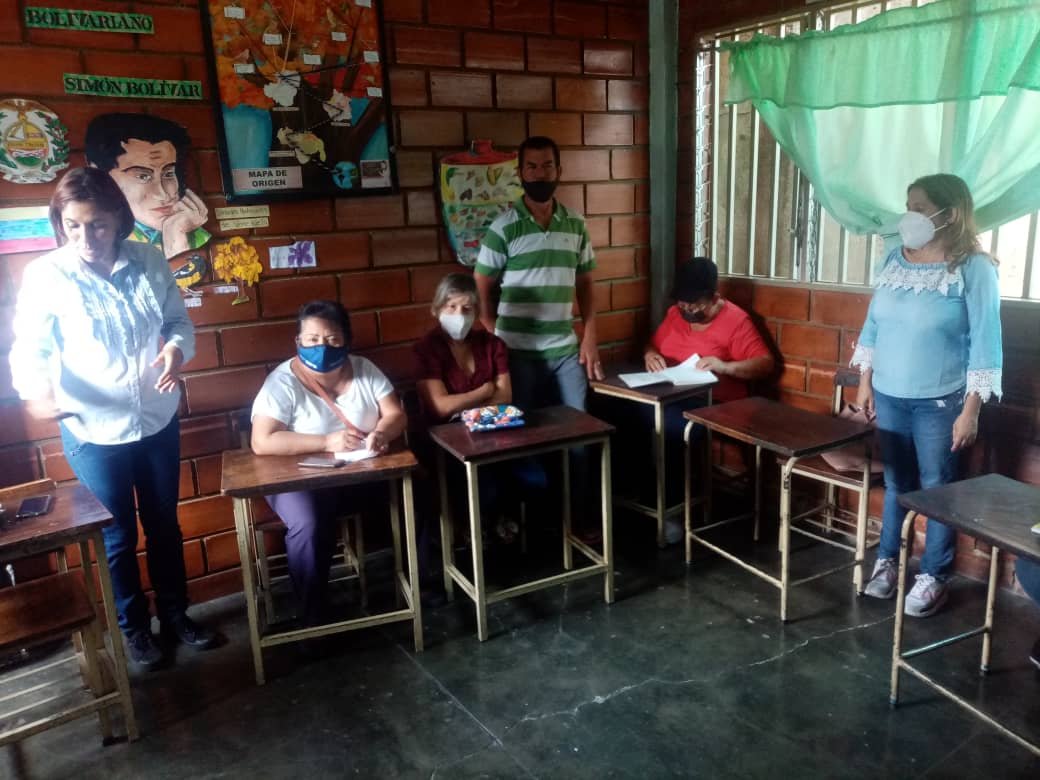 escprimariatru's tweet photo. #25Jun Con total éxito se conformó la Brigada Comunitaria de la Escuela Don Segundo Joaquín Delgado, Red 7 municipio Trujillo. #BricomilesMiEscuelaBella #MiEscuelaBella #Bricomiles @NicolasMaduro @_LaAvanzadora @MPPEDUCACION @Gerardo4fPsuv @MariiaPalomares https://t.co/puzpQ5TUVj