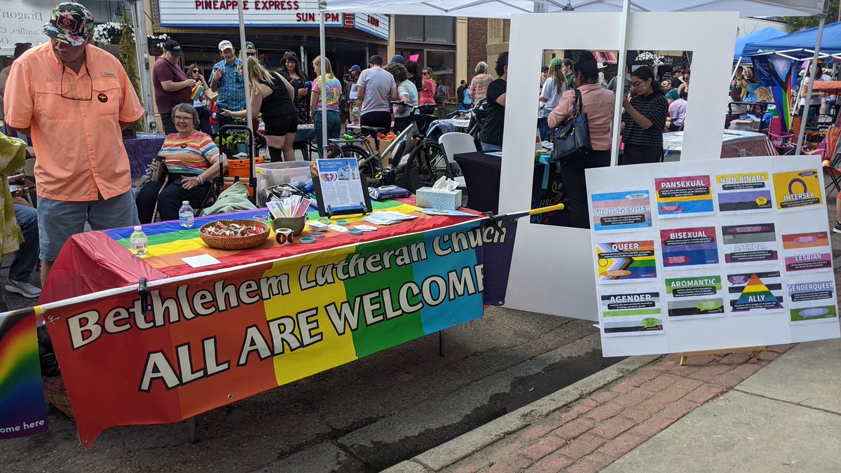 Jackie_Coffin's tweet photo. Amongst the many vendors setup downtown for 406 Pride are eight Billings-area churches. The 406 Pride office is located in the Billings First Church downtown and the church will hold a Pride service tomorrow at 10:30 am. #mtnews #mtpride #406pride https://t.co/y3jP6xFwOF