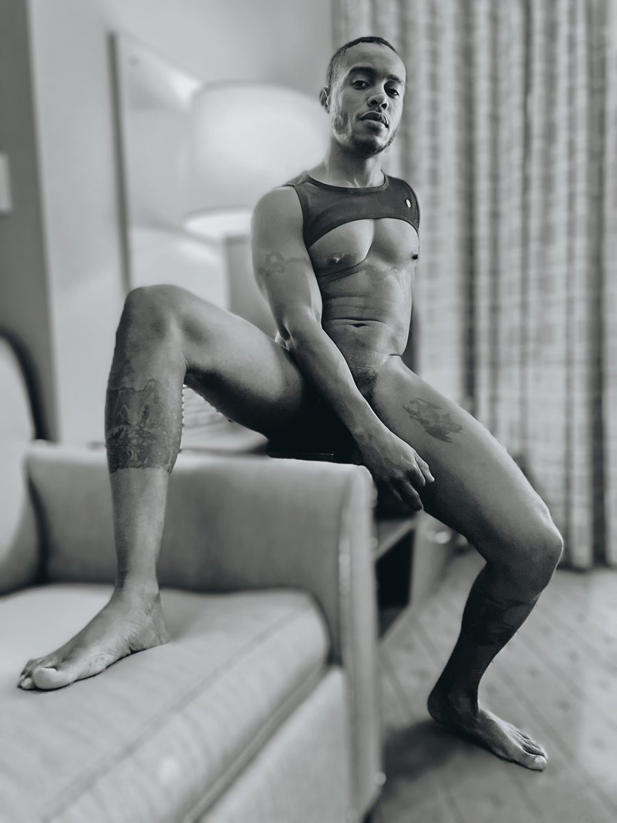 jake_watersxx's tweet photo. Photos by @themaleformphotos (IG name) I love this set of photos. They make me look Sexy, Regal, and Tall! #GQmodel #sexy #supermodel #fine https://t.co/dUbMjlpmPp