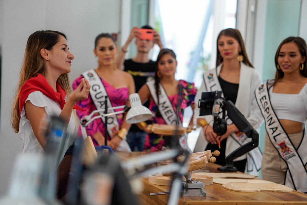 CulturaTol's tweet photo. Hoy las candidatas del Folclor Tolimense, recorrieron las bellas instalaciones de la universidad de la música y se contagiaron con la magia del Salón Alberto Castilla y del Aula de Lutería para dejarlo todo en las pruebas que ahora deben afrontar 🎻 #MiCasaEstáDeFiesta https://t.co/c2lBZ4mIan