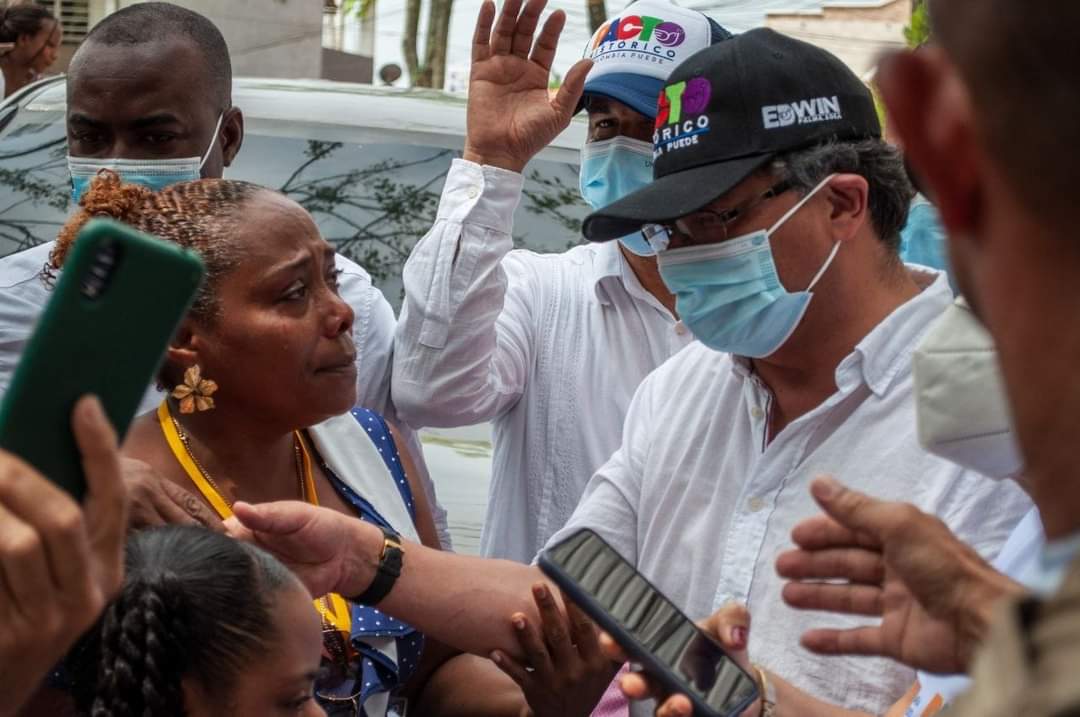 andersoncasta16's tweet photo. Mi nombre es Anderson. 
Estuve durante los últimos meses acompañando a nuestro presidente @petrogustavo  con mucho amor en varias ciudades tomando foticos ☺️☺️,Turbo, Caldono, Pereira, Ciénaga de Oro y muchas ciudades más. 

Me ayudan con RT hasta que el presidente vea 💜❤️🥺 https://t.co/0HrN3vbhOy