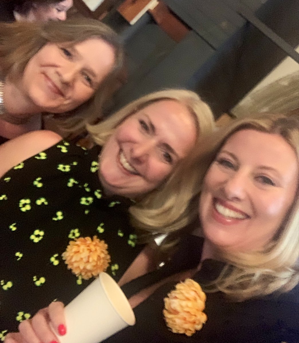 SaraThornton1's tweet image. We are concert ready @TopNotesChoir! Wish us luck… although now I don’t need it because lovely @IamJoPR (here with yellow flowers) is lending me her lucky rock to hold during my little high note line. I can’t tell you how much it helps! It gets a bit sweaty though🤣 #topnotes