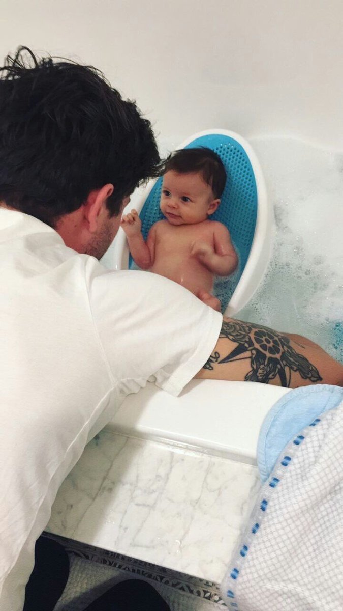 CarlosODeVil's tweet photo. 💙💚👨‍👨‍👧‍👦 https://t.co/tdXM05in9b