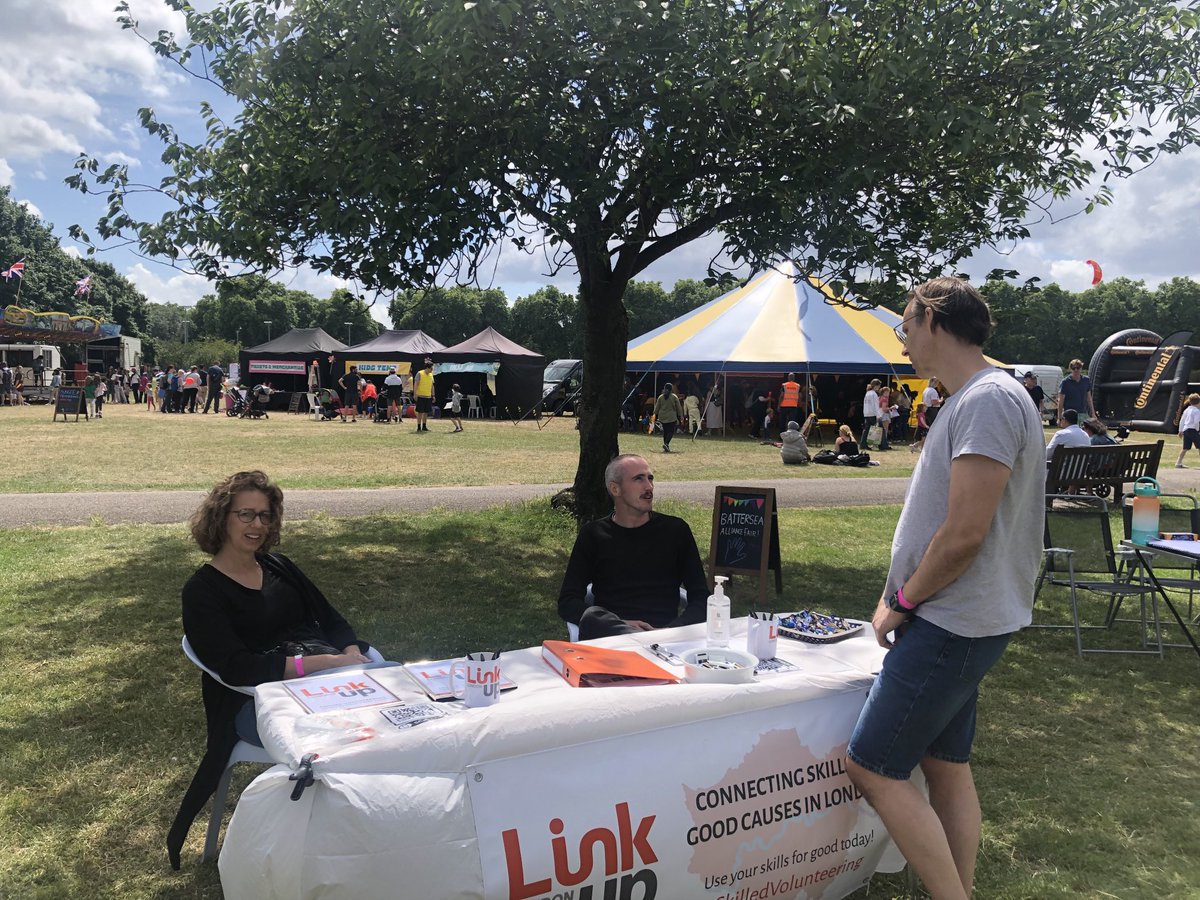 Well done ⁦@BatterseaVolun1⁩ for putting on #volunteersfair @batterseapark Great to see charities there to #recruit #batterseavolunteers #wandsworthvolunteers including ⁦@alzheimerssoc⁩ ⁦@LinkUpLondonUK⁩ @batterseabefrienders