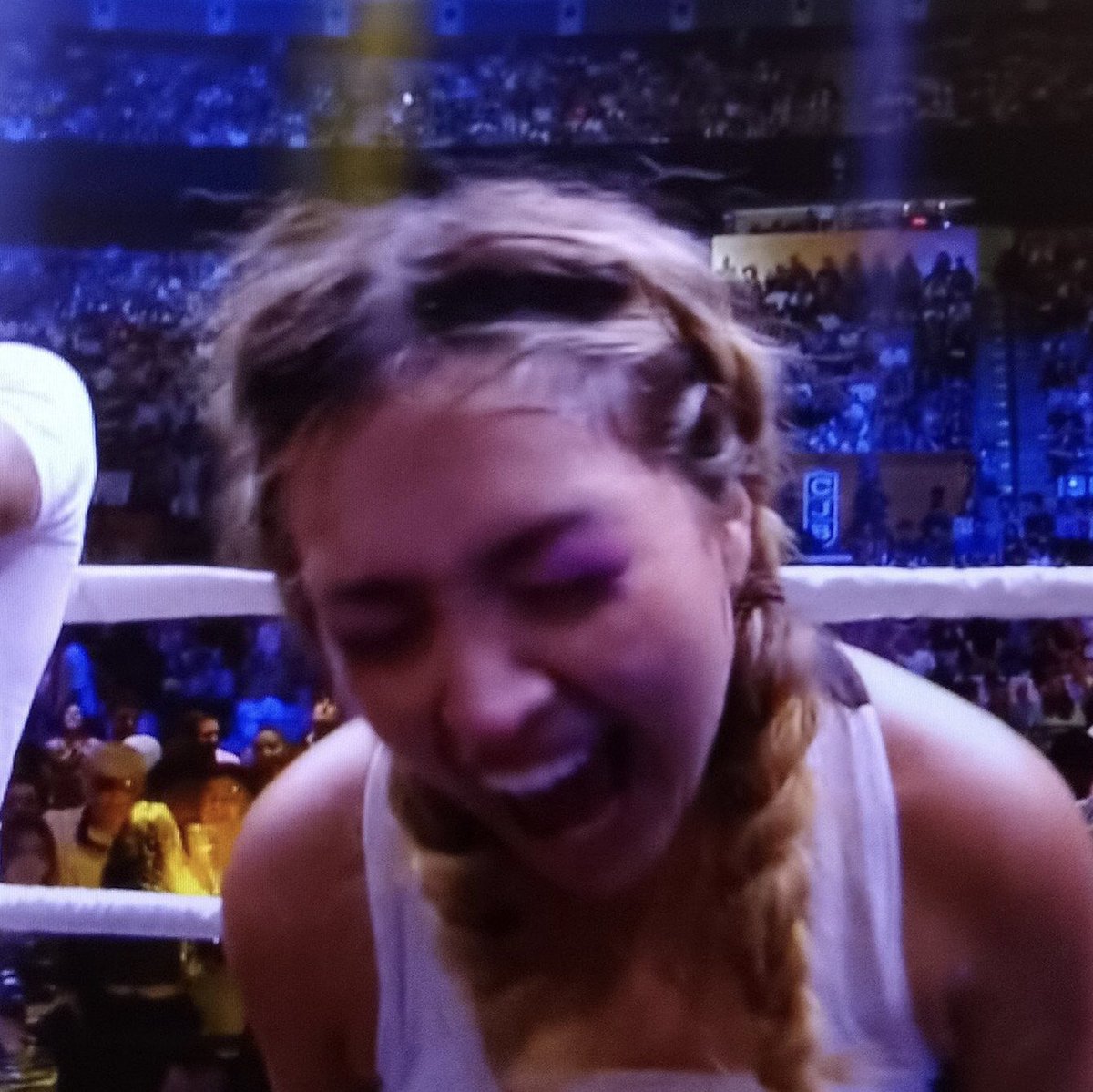 maajimee's tweet photo. *Ari gana*
Yo: 
Tremenda emoción JAJAJAJAJAJA 
#arigameplays #LaVeladaDelAño2 https://t.co/pOp0hXsaqU