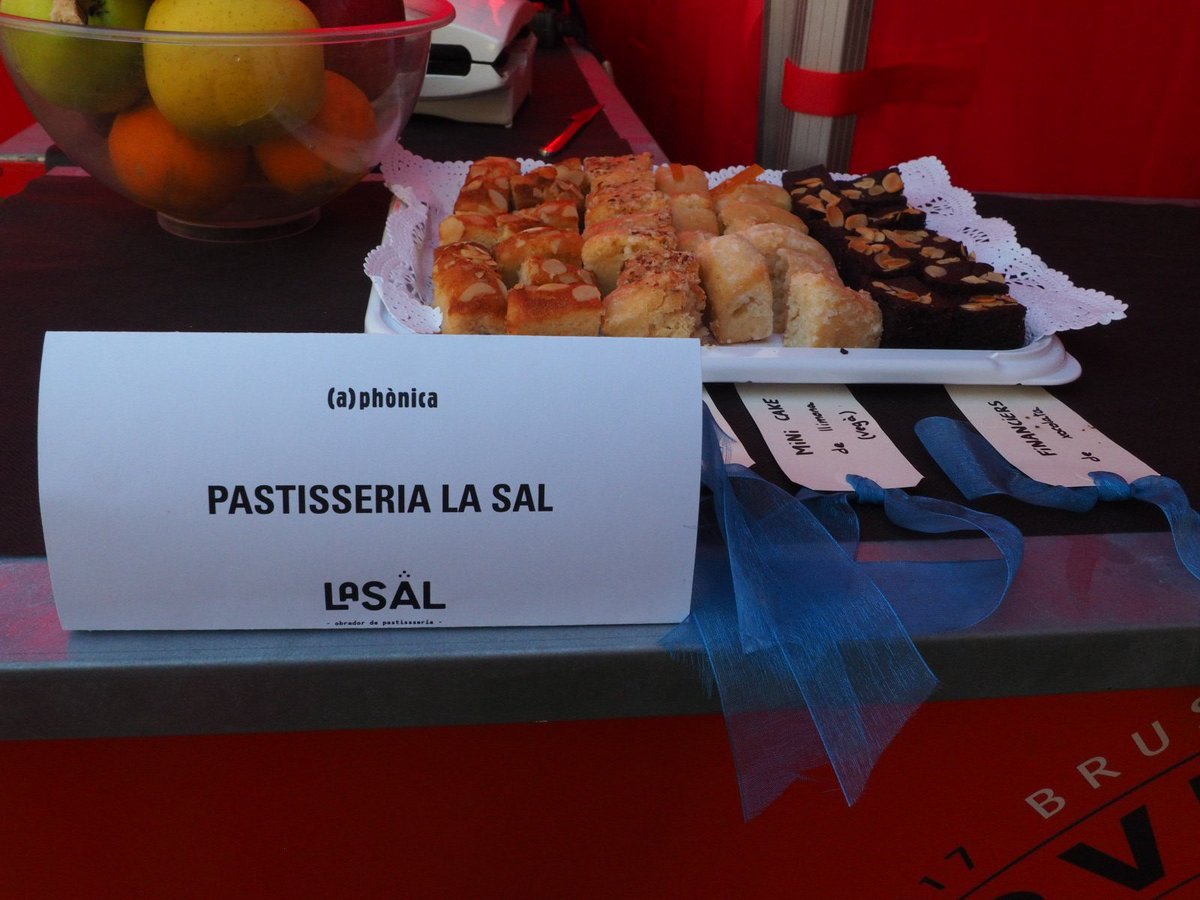 aphonicabny's tweet photo. Encantats amb els productes gastronòmics de proximitat i els col·laboradors del festival: Fleca #Figueras, @DOEmporda, #CanPericus, Pastisseria #LaSAL, @Choco_Torras, @fageda i @TriasBiscuits! 😍 https://t.co/ZQ9lz5e8Y4