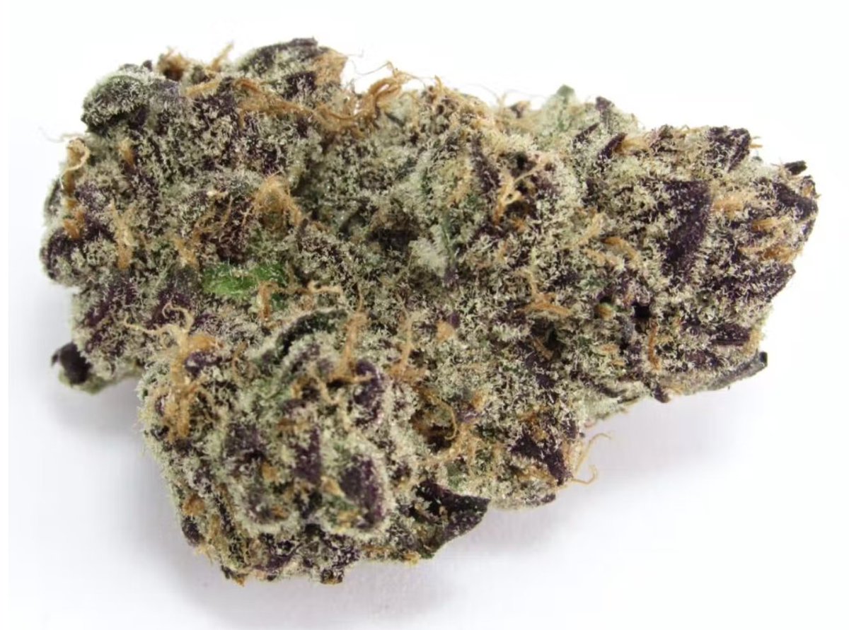 Leafly's tweet photo. #AppleTartz has the bright green of #AppleFritter and the deep purple of #Runtz and hits the sweet spot between tart, sweet, and creamy gas: https://t.co/W1X23erFeW https://t.co/wby4mpsQRk
