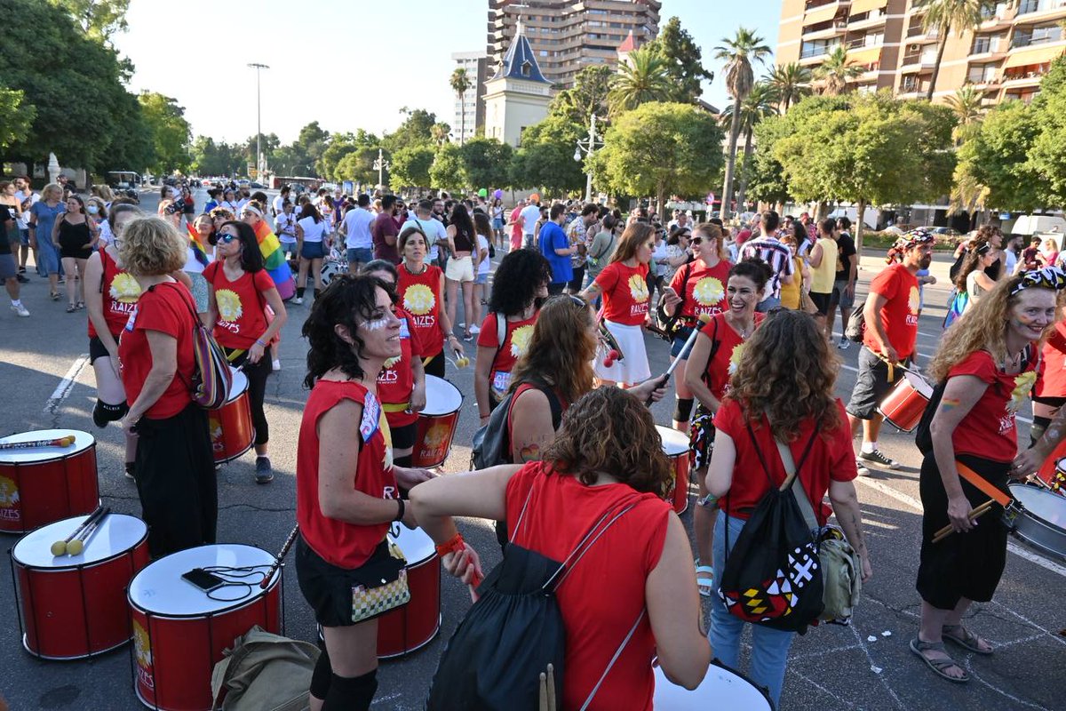 Podem_'s tweet photo. 🌈La nostra comitiva arranca la manifestació de l'Orgull 2022 amb la síndica @pilar_lima.

#OrgullDeDrets 🏳️‍⚧️🏳️‍🌈 https://t.co/7HOfMntdrP