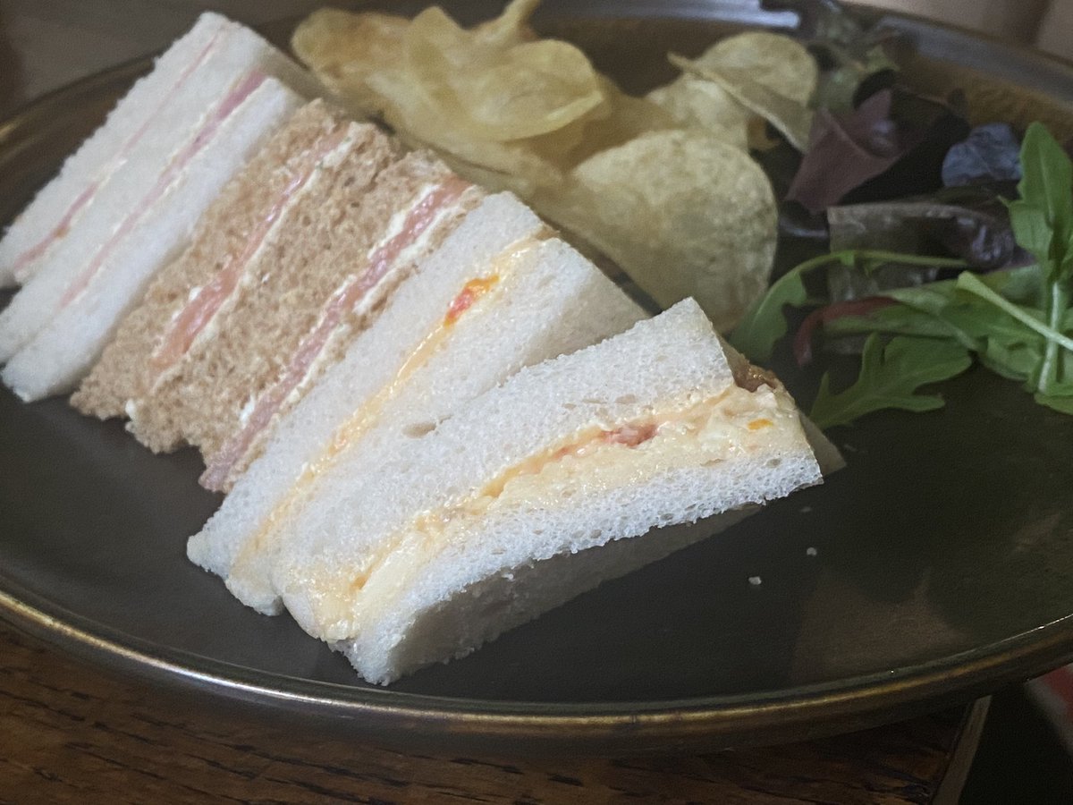 AerialWales's tweet photo. Lovely food at @TheLlangoedHall today. #weddingfood #weddingphotography #wales #wedding https://t.co/qzffEOSiD3