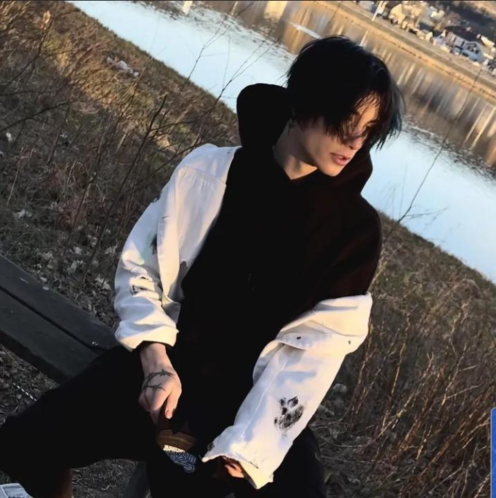 ⠀⠀⠀⠀⠀
⠀⠀⠀Shiba's post.
 ⠀⠀⠀⠀⠀ ; God, I have my father's eyes but my sister's when I cry. 》