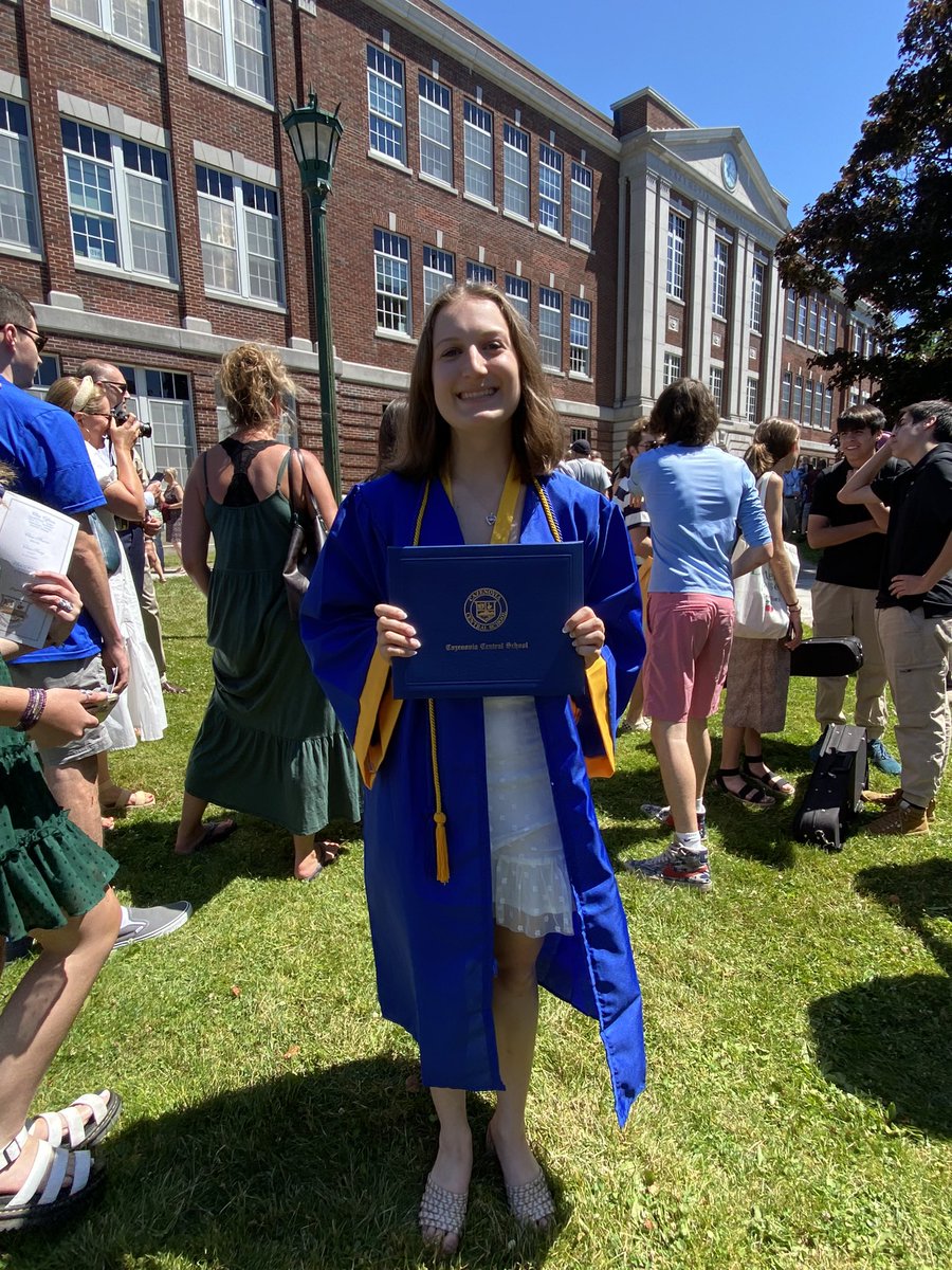 hallidayc's tweet photo. Cannot believe it!  Graduation day!  So proud of everything Mackenzie has done and cannot wait to what comes next!!   Love you kiddo!!   
#classof2022 https://t.co/cepmMs1c03