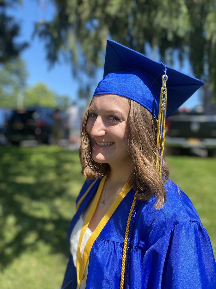 hallidayc's tweet photo. Cannot believe it!  Graduation day!  So proud of everything Mackenzie has done and cannot wait to what comes next!!   Love you kiddo!!   
#classof2022 https://t.co/cepmMs1c03