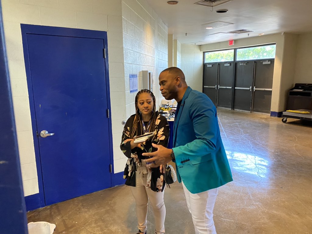 HoopsTsu's tweet photo. At the #D2W Celebrity Game @TSU_Tigers AD @mikkiallen_ getting interviewed by #MiaPerry of @espn #RoarCity https://t.co/4JUqn0HZS7