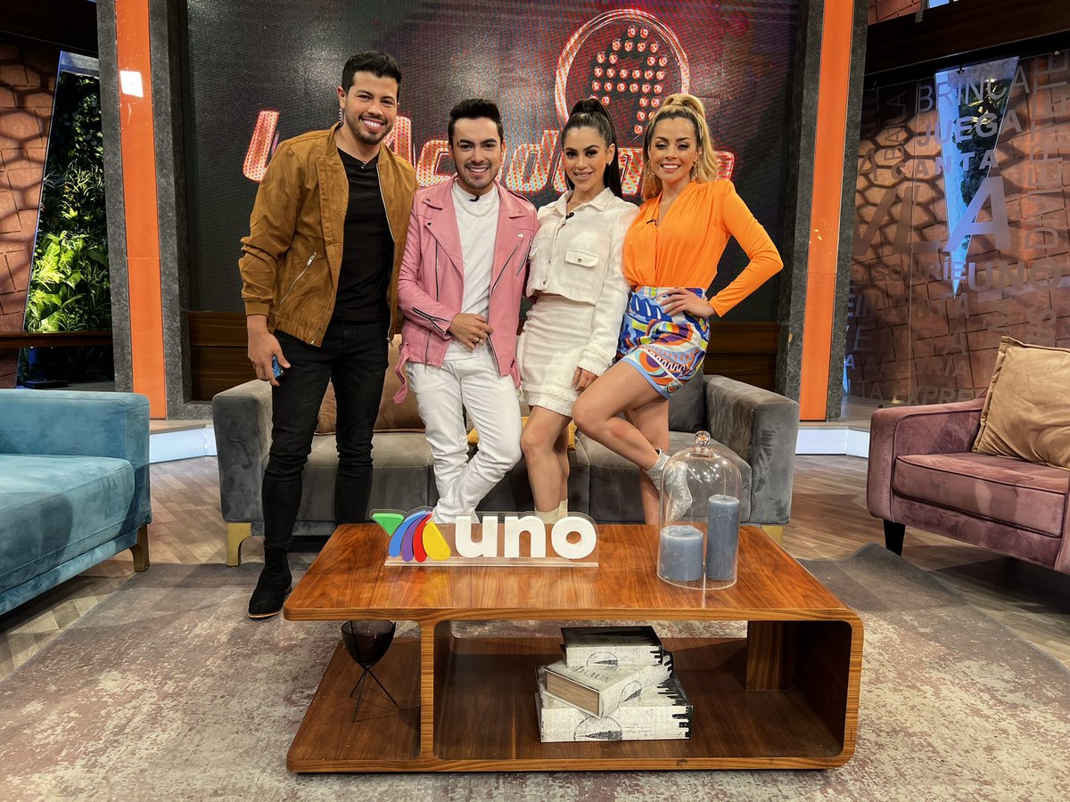 VengaLaAlegria's tweet photo. ¡Recibimos a @_DennisArana para hablar de las polémicas que se viven en la @LaAcademiaTV! 😱✨📺 No te lo pierdas esta noche a las 8:00 por @aztecauno #VLAFinDeSemana #EsteDíaYo https://t.co/JWzqbHUwOk
