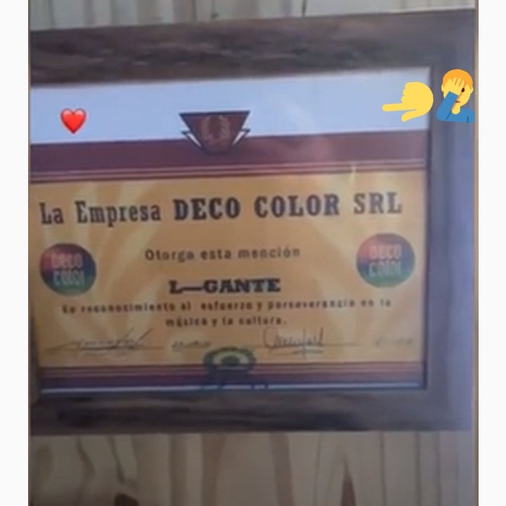 fortavat's tweet photo. Córtenla de decir que le hicieron un reconocimiento a L-Gante por su aporte a la cultura y a la música.
Una pinturería le regaló esta distinción porque el pibe le compró mucha pintura.
No jodan más.
#DecoColor 🤦♂️ https://t.co/ig3AaZB34j