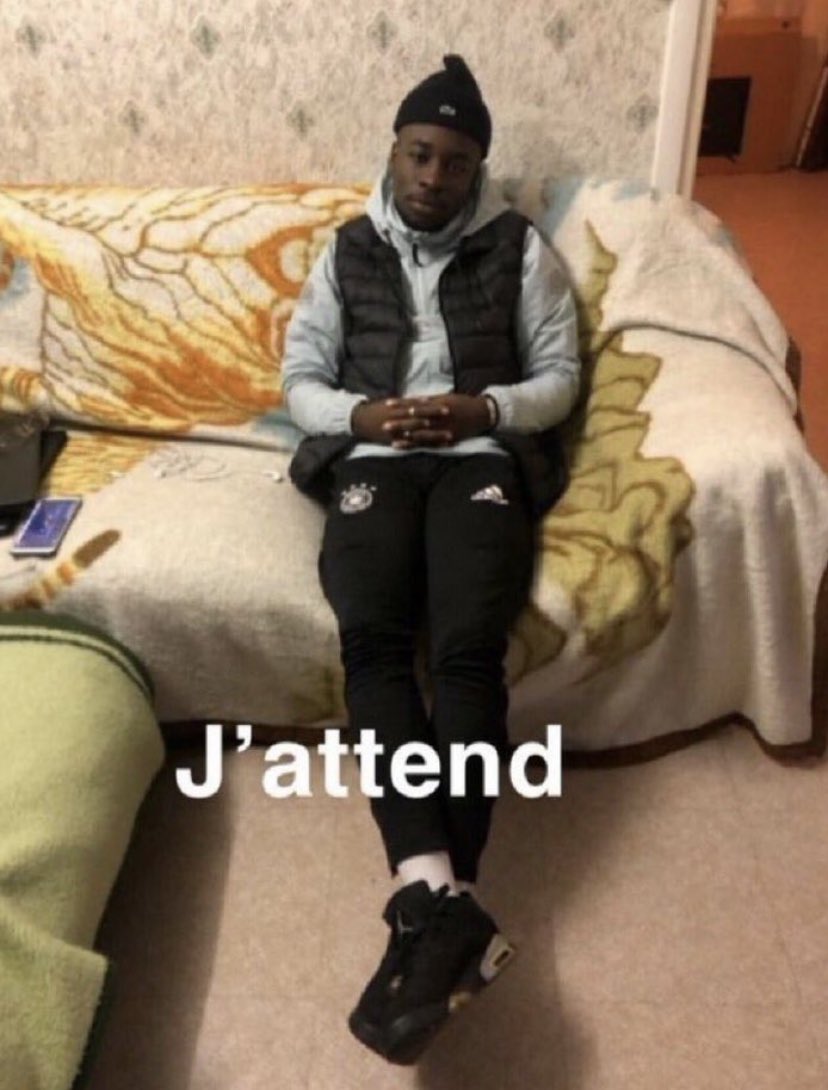 rihemm_216's tweet photo. Nous entrain d’attendre sagement l’appel à Nasdas 👩🏽🦯
#Nasdas #gladalle #nasdasXgladalle #lachiente https://t.co/U9uKgVv26w