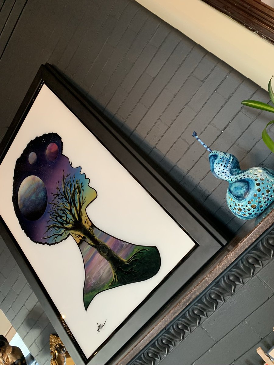 ShaSha_Maze's tweet photo. @jaaysart Digital/spray paint (and framing)/carving and sculpting (mostly gourds)/ learning textile work (dyes, vinyl, painting) 

Follow me on IG, creators get a follow back! @shea_maze https://t.co/ausghgwGBX