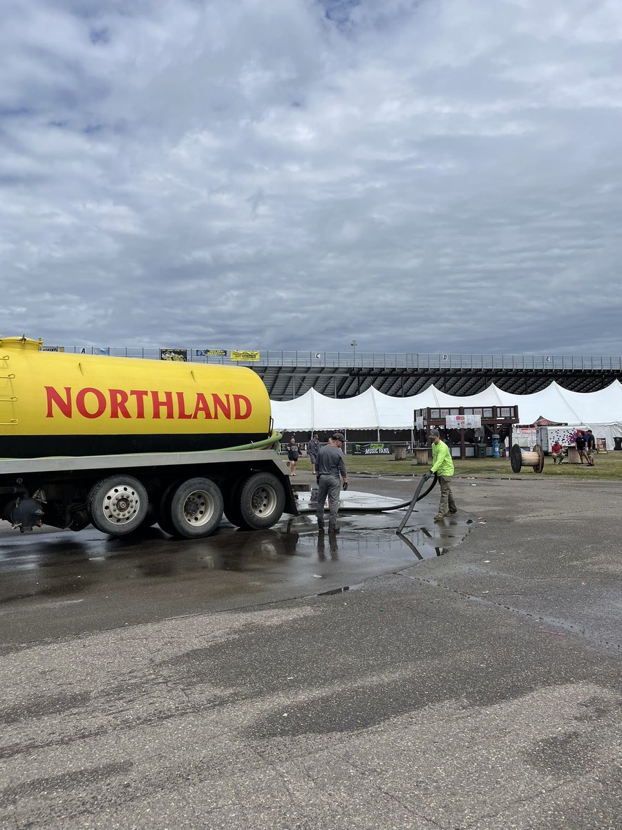 JamLakes's tweet photo. So you can safely get back to camp tonight…we’re “shop vac’in” all the big puddles! 

You might be one? But at least ya won’t fall into one! 

@LakesJam #JamOn https://t.co/N3cID7dSEx