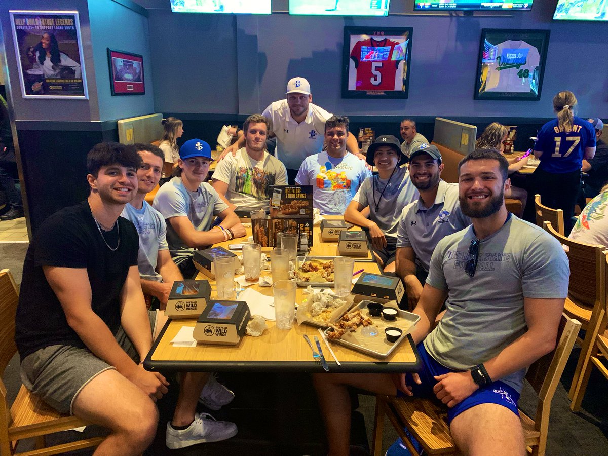 What a great finish to an awesome Sycamore Specialist Camp!! Buffalo Wild Wings with the best specialist group in the country! #GOSYCAMORES