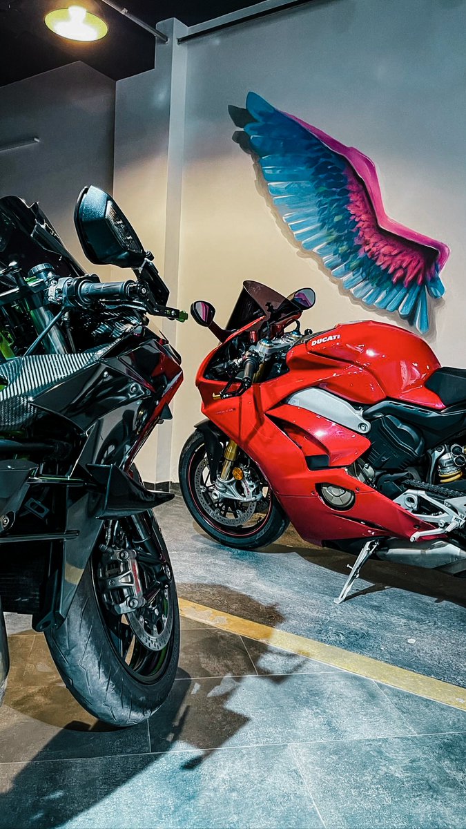 sudipta_ranjan's tweet photo. @jsfilmsindia sir you are making your office a heaven with beautiful angels !
Great fan of yours sir.
#ducati #kawasaki #ninja #jsfilms https://t.co/yTLGhrpRIh