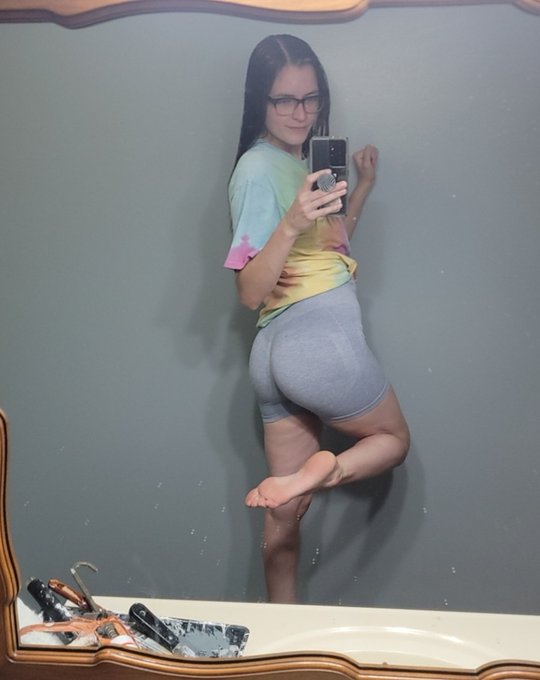 Booty and toesies https://t.co/dwDYn8Byrm<a href="/tag/milf"class="tags"><span>#milf</span></a><a href="/tag/nsfw"class="tags"><span>#nsfw</span></a><a href="/tag/tiddys"class="tags"><span>#tiddys</span></a>