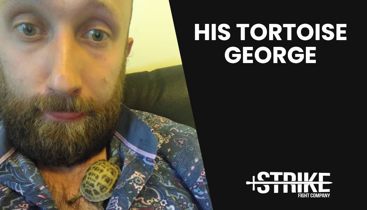 StrikeFightCo's tweet image. Introducing Michael J Warne.

Like Adam Ralph, Michael is an alum of @E15actingschool and an excellent fighter.

Michael's smooth Scottish brogue will be leading you through our Quarterstaff Course.

#stagecombat #quarterstaff #actor #actorslife  #film  #theatre #actortraining