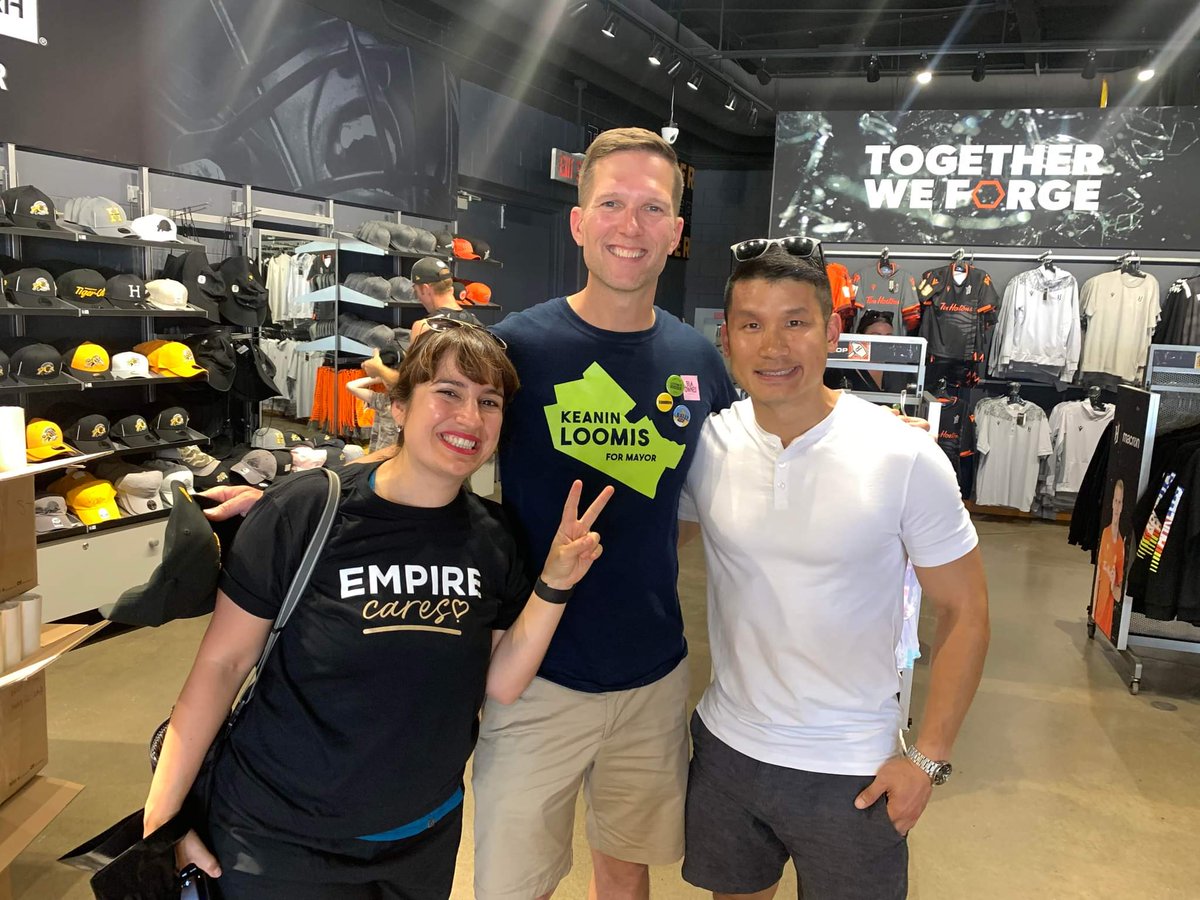 keaninloomis's tweet photo. What a way to Rally a community and support small business! Met so many great folks from all over #HamOnt and concert goers visiting our city for the first time. The @arkellsmusic need to do this every year - it's important to our economy! https://t.co/WWLpT0Paot