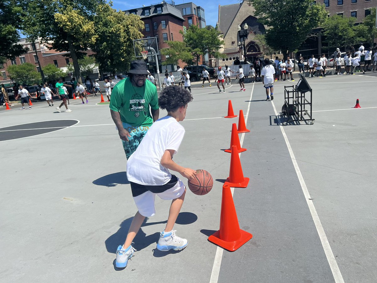 SuperBaston's tweet photo. Can’t say enough about all the community partners in the city &amp; what they do for our youth!🏀💯👏🏽👏🏽👏🏽💙@Nobooksnoball #NoBooksNoBall #ouryouth #ourfuture #ournow #morethabasketball #BostonLegends https://t.co/MobPA7ozoY