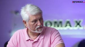 pejacot's tweet image. На Стевчо Муња му е вратен пасошот и моментално со џип БМВ Х5 е на одмор Халкидики Грција. 
Му се исплатеше плукањето по Вмро...