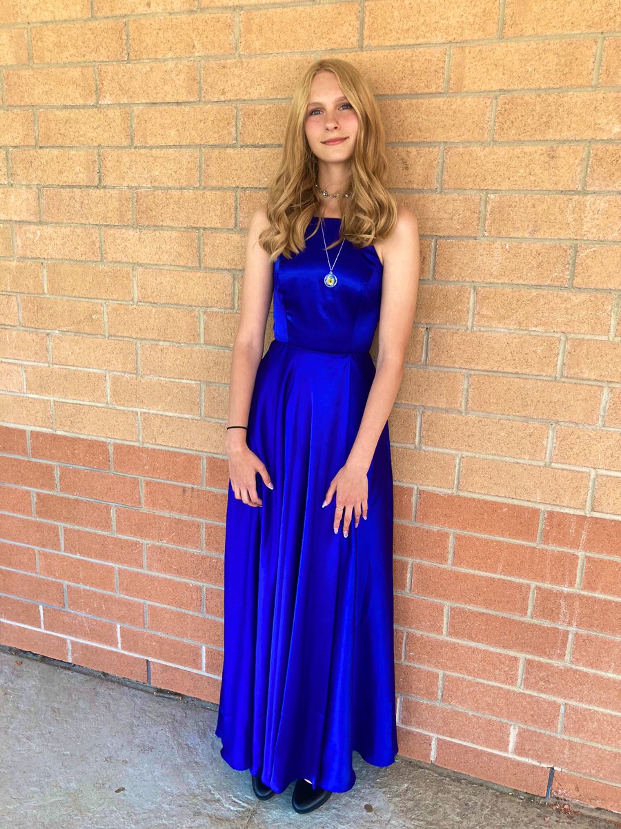 ETC_Squared's tweet photo. She did it!! Graduated with Honours and won the Language Award.
I’m beyond proud!! https://t.co/bKLkZUu3lw