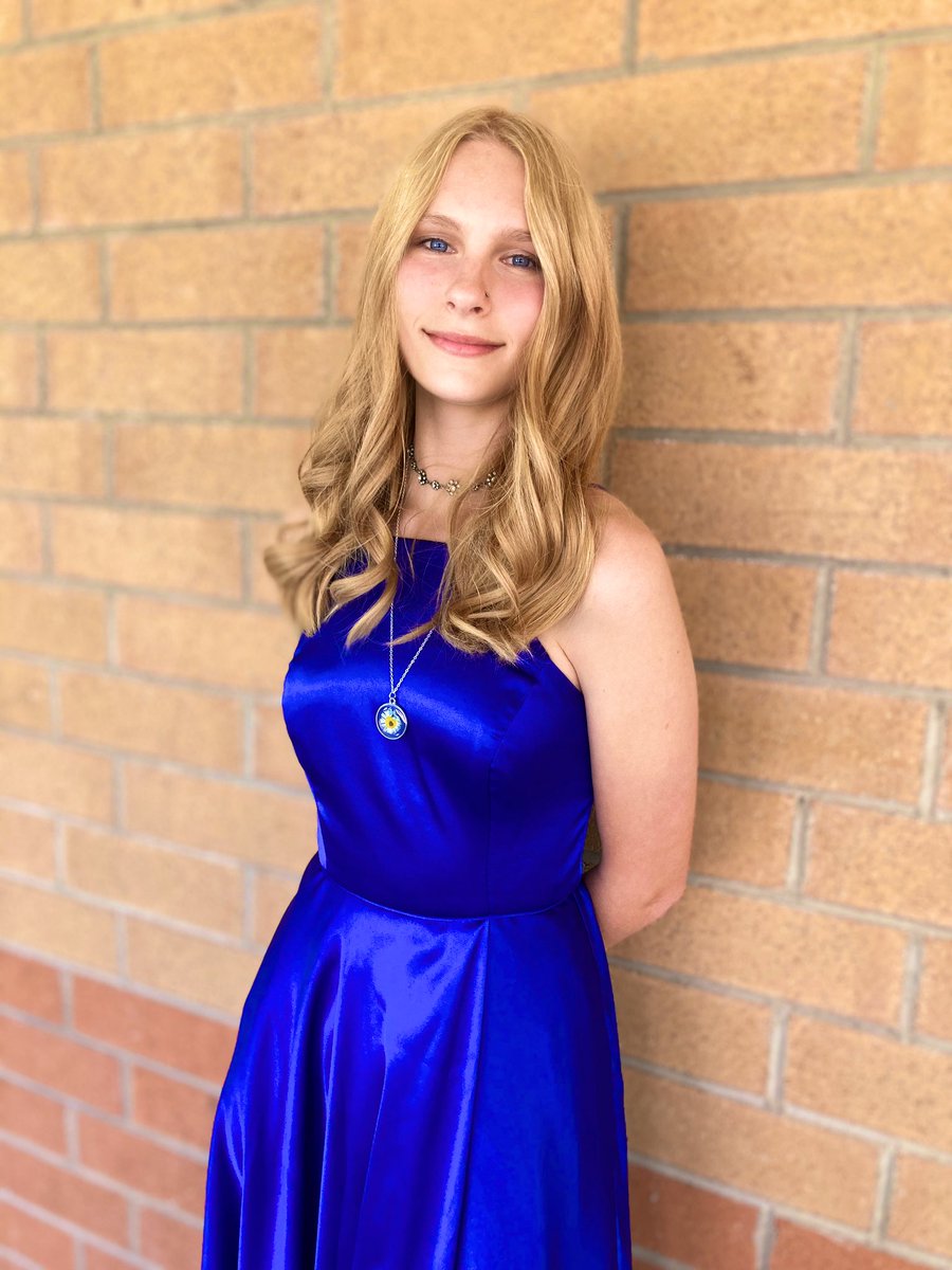 ETC_Squared's tweet photo. She did it!! Graduated with Honours and won the Language Award.
I’m beyond proud!! https://t.co/bKLkZUu3lw