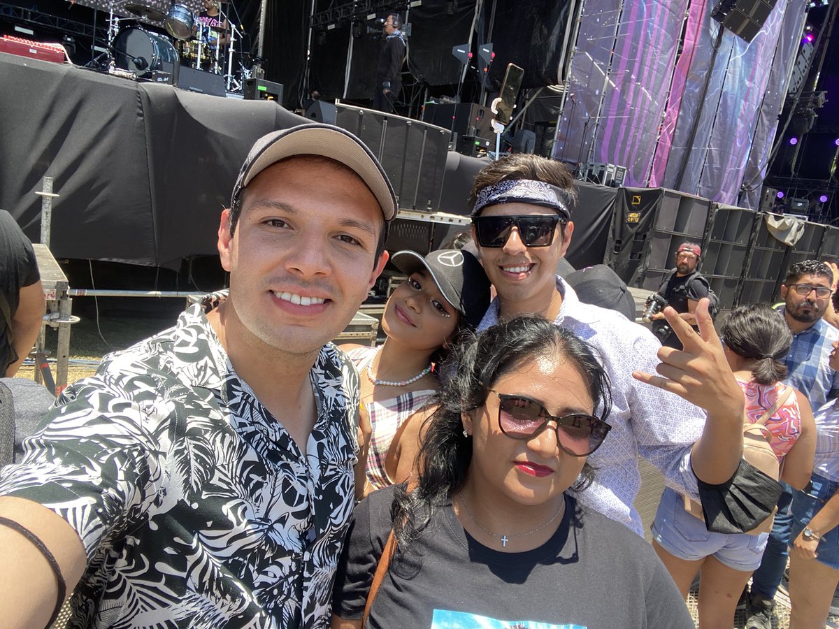 raamoon_v's tweet photo. Primera fila, de aquí nadie nos mueve ❤️‍🔥 #Belifans @belindapop @MachacaFestival https://t.co/iH1fvvxp9R