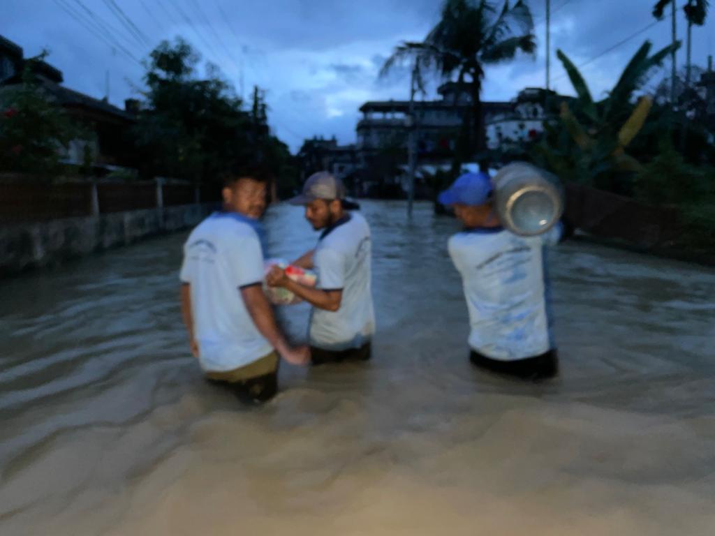 THFAssam's tweet photo. #silcharfloodsAssam #prayforassam 
#TeamHumanityFoundation https://t.co/CdG3VDCJ4n