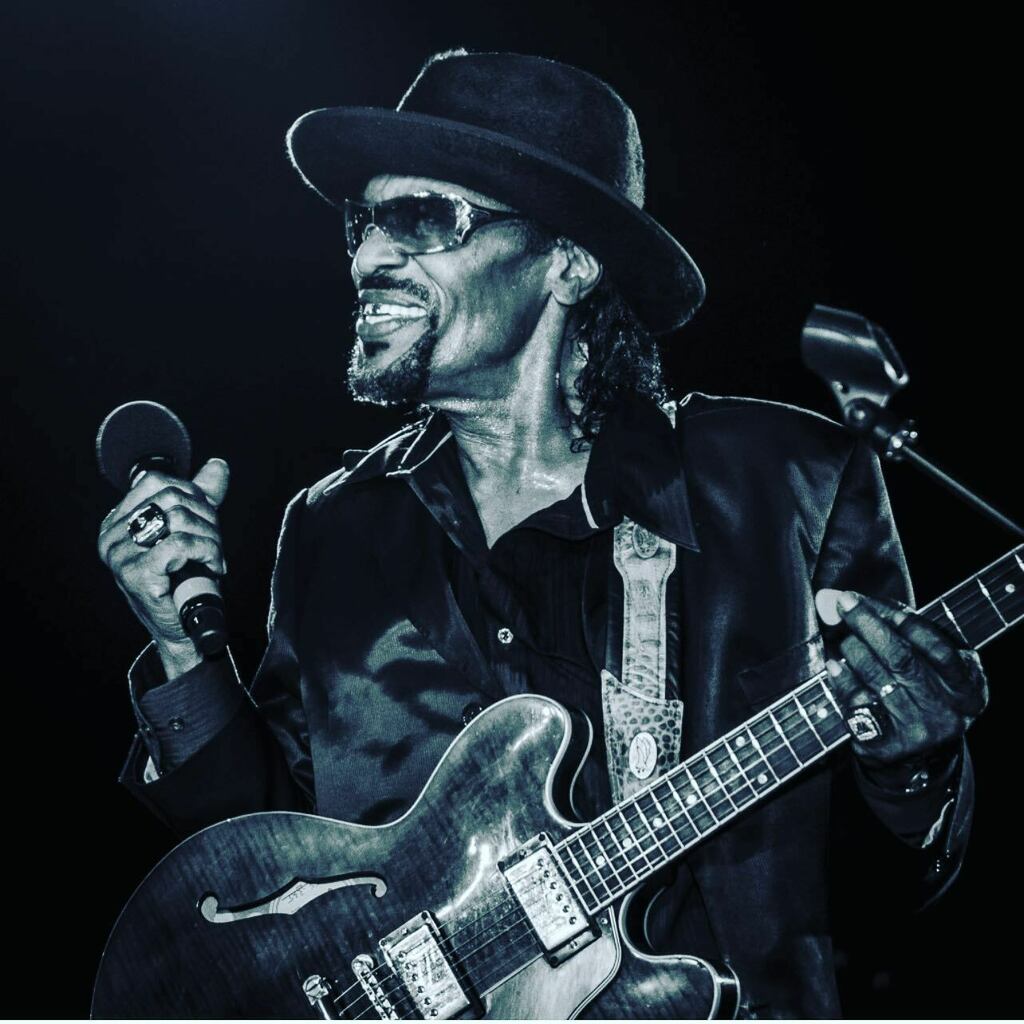 gogoroyalty1's tweet photo. #GoGoRoyalty π€π―πΆ
#chuckbrown @gogoroyalty https://t.co/K7kKyXPkOs