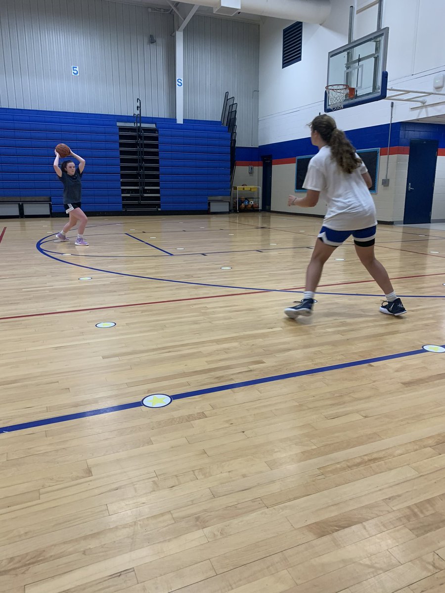 KennedyLane15's tweet photo. me and @BaileyPoole19 getting ready for @TFNsRun4Roses @cbmeadow @InPrideBBClub https://t.co/wEZbEQuafM