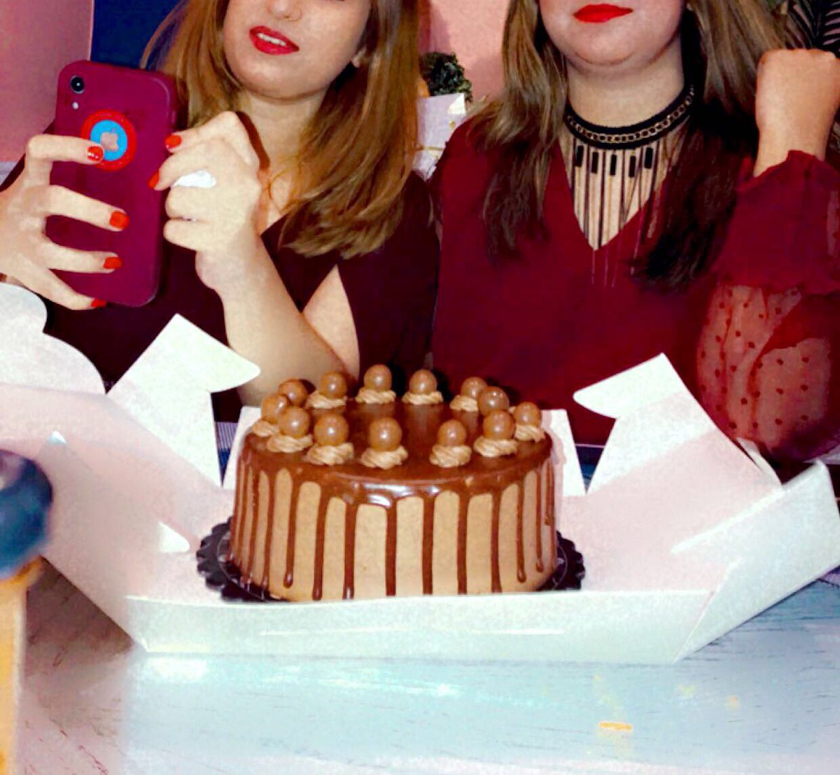 “Wishing the happiest birthday to the world's coolest besties. Thanks for always letting me tag along, and being there when I need you.”♥️🎂