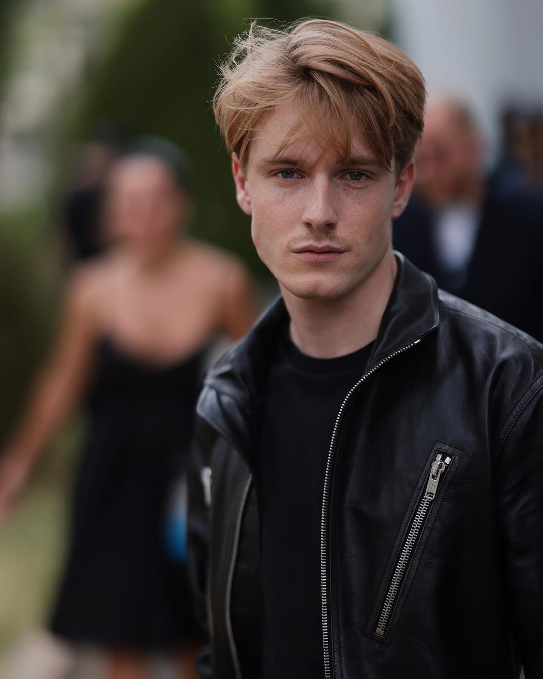 Louis Hofmann Source on X: 📸  Louis Hofmann photographed by Jeremy  Moeller at Dior Homme Menswear Spring/Summer 2023 Show during Paris Fashion  Week in Paris, France. (June 24, 2022)  / X