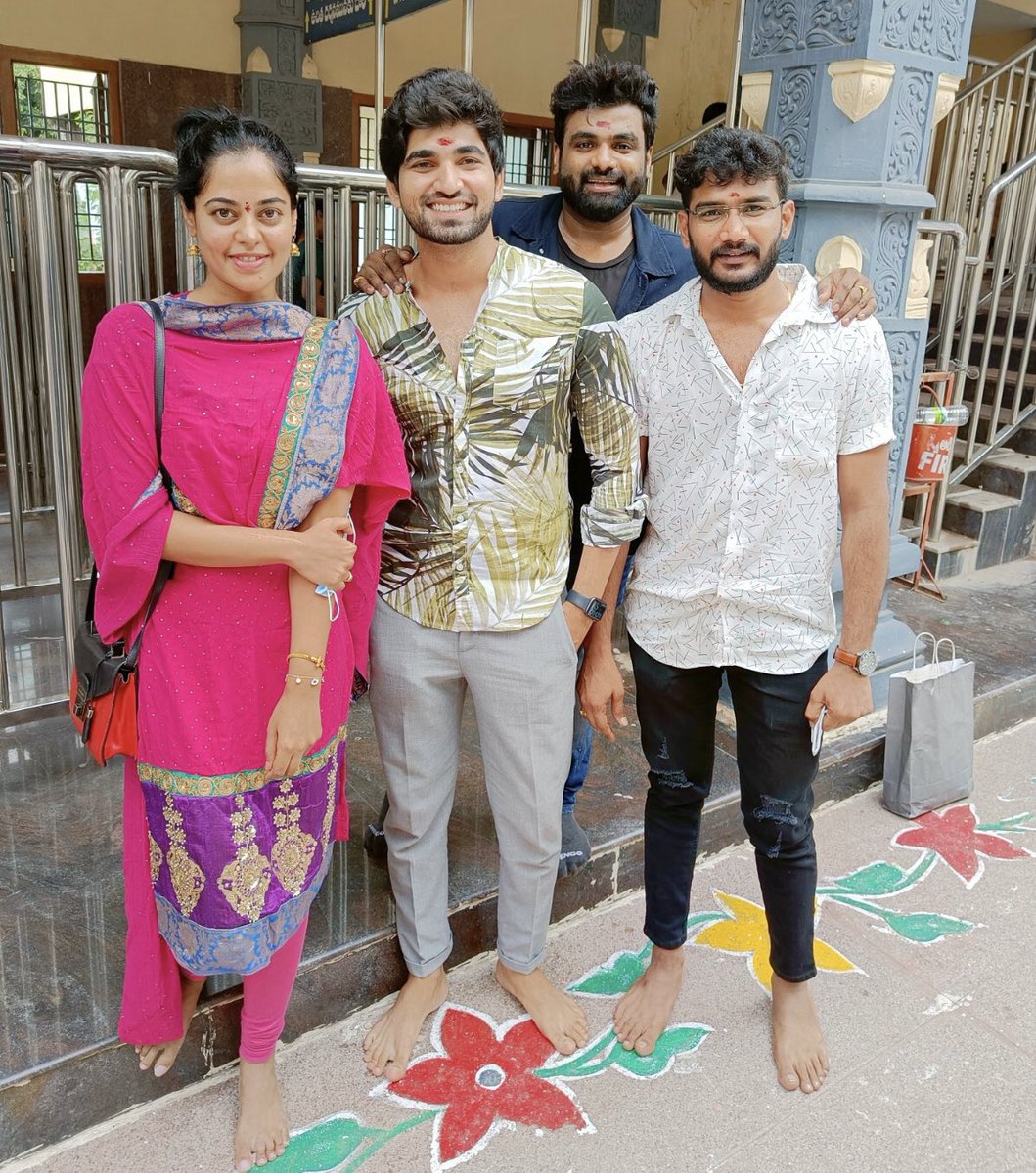 bbRandomViewer's tweet photo. Looks like #BinduMadhavi on purpose avoided standing next to #AnchorShiva so people can stop cropping pics and focus on their friendship rather than hyping xyz bond.Yet,people point few silly reasons to SHIP the TAG!!Delusional &amp; Living in LaLa Land I Say!!🤣😂🙏 #BiggBossNonStop https://t.co/Y6LznrXA7I