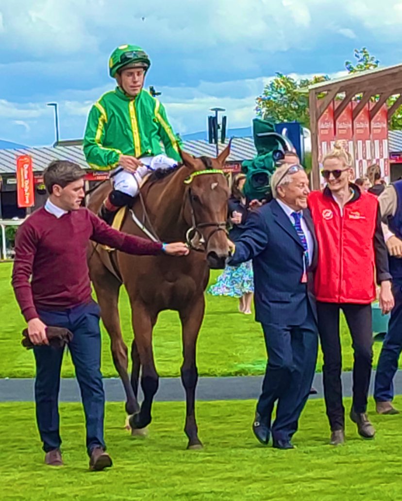 Dawnesme's tweet photo. Brilliant win Derby Day for team @MDOCallaghan @curraghrace @LeighRoche1992 Fastnet Crown
Absolute joy from connections
👑 😎🏇🏼🙌🏻🥳
#DDFIrishDerby #teammoc https://t.co/2hO1ackVs5