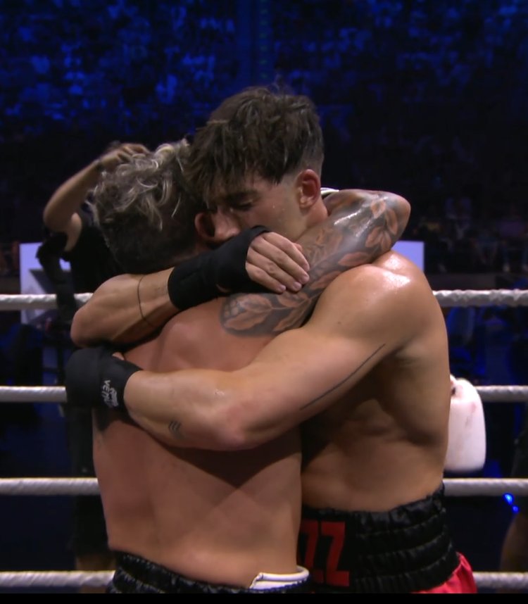 veladaviral's tweet photo. 🥊|| Esto es RESPETO ABSOLUTO sin duda demostraron mucho ambos, felicitaciones a ambos campeones

@byViruZz 
@momorelojero 

#laveladadelano2 
#LaVeladaDelAño2 https://t.co/lLlpkJjtEW