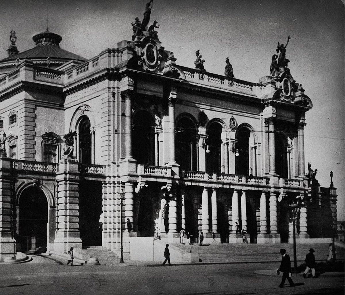 its_magiiic's tweet photo. It's a tribute to the Municipal Theater of São Paulo, 'cause I'm admirer of this place, stage of Modern Art Week, an artistic-cultural event that promoted several artistic presentations that marked Modernism of the brazillian history. https://t.co/RAJz1Oqz72