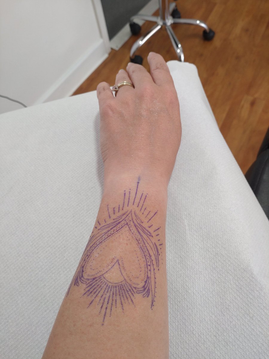 ClaresFunkWare's tweet photo. Oh no I fell into a tattoo shop 😂😂 End product to show once the swelling has gone down. I love it😍
#tattoo #heart #love #dotwork #ouch #gifttome https://t.co/m70Ugcwk93
