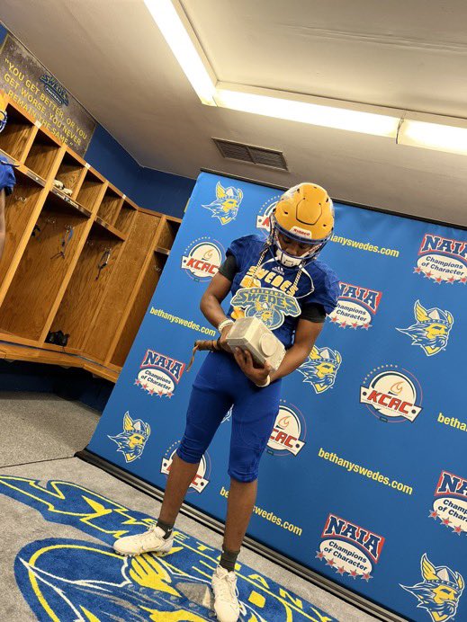 0fficial7ae's tweet photo. Faced so much adversity from people telling me I’m not good enough..non starter,not knowing if I will be playing pass highschool,family issues and now I’m true freshman at a 4 year school in Kansas. Wouldn’t never thought my dream will be reality💙🤟🏽🇸🇪. @SwedesFB @Coach_Mik3yy https://t.co/J4IbO1O4hm
