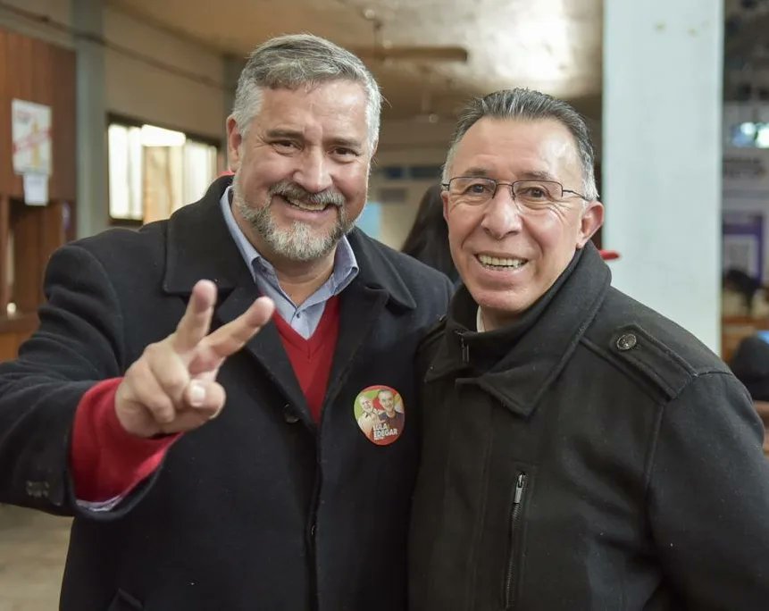Valdeci13RS's tweet photo. Em Santana do Livramento, com o @EdegarPretto, o @DeputadoFederal Pimenta, o @DepMainardi e com muitos companheiros e muitas companheiras de luta, de fé e de trabalho!
#NaBase #NaEstrada #NaFronteiraOesteRS https://t.co/JVQd6eVKbB https://t.co/LFFupeFeoj